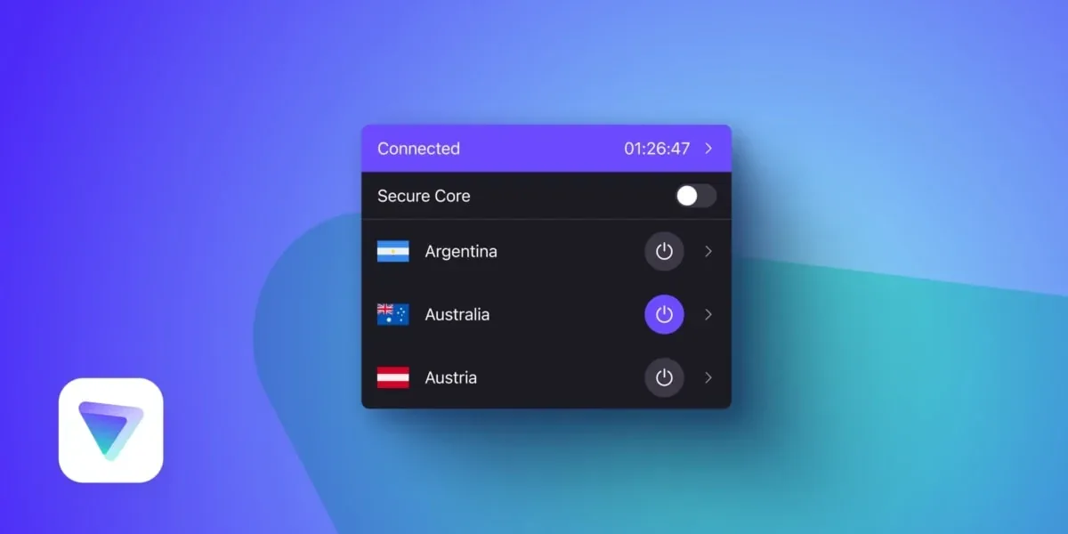 Kannettava tietokone ja TV-boksi, joissa VPN-sovellus on käytössä turvallista IPTV-striimausta varten